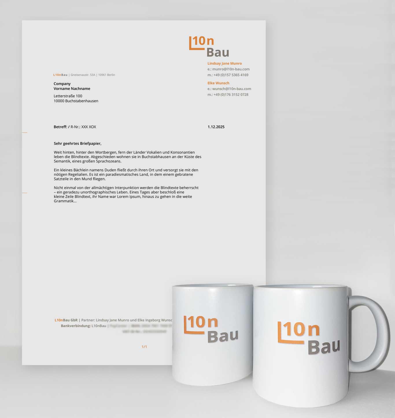 Bild von dem L10nBau Briefpapier und Tassen bedruckt mit dem Logo